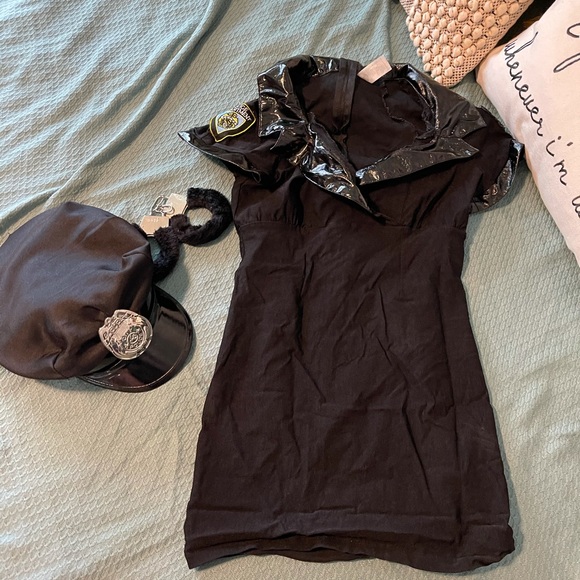 Sexy cop uniform - Picture 1 of 5